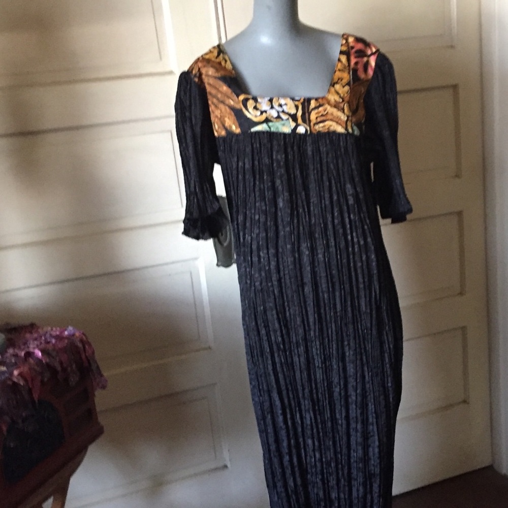 Naqui New York beautiful comfortable dress